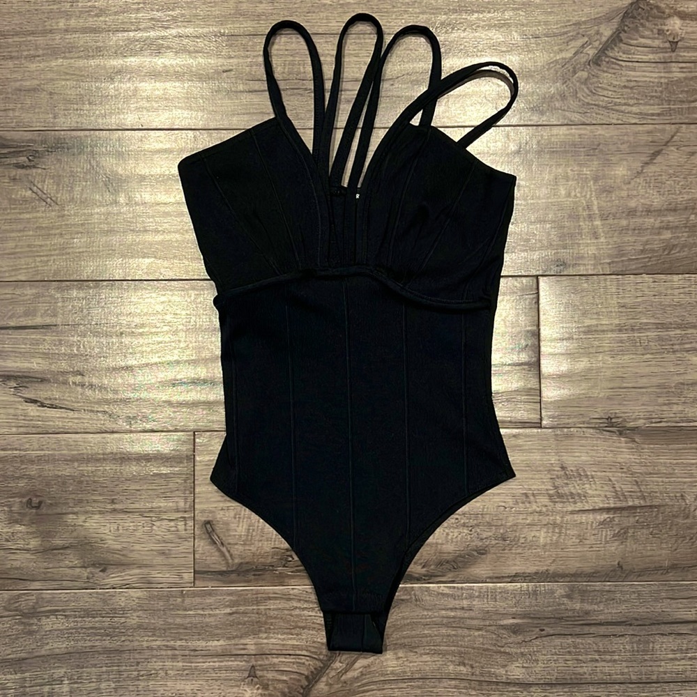 ♟PrettyLittleThing Size 10 Black Bodysuit♟
